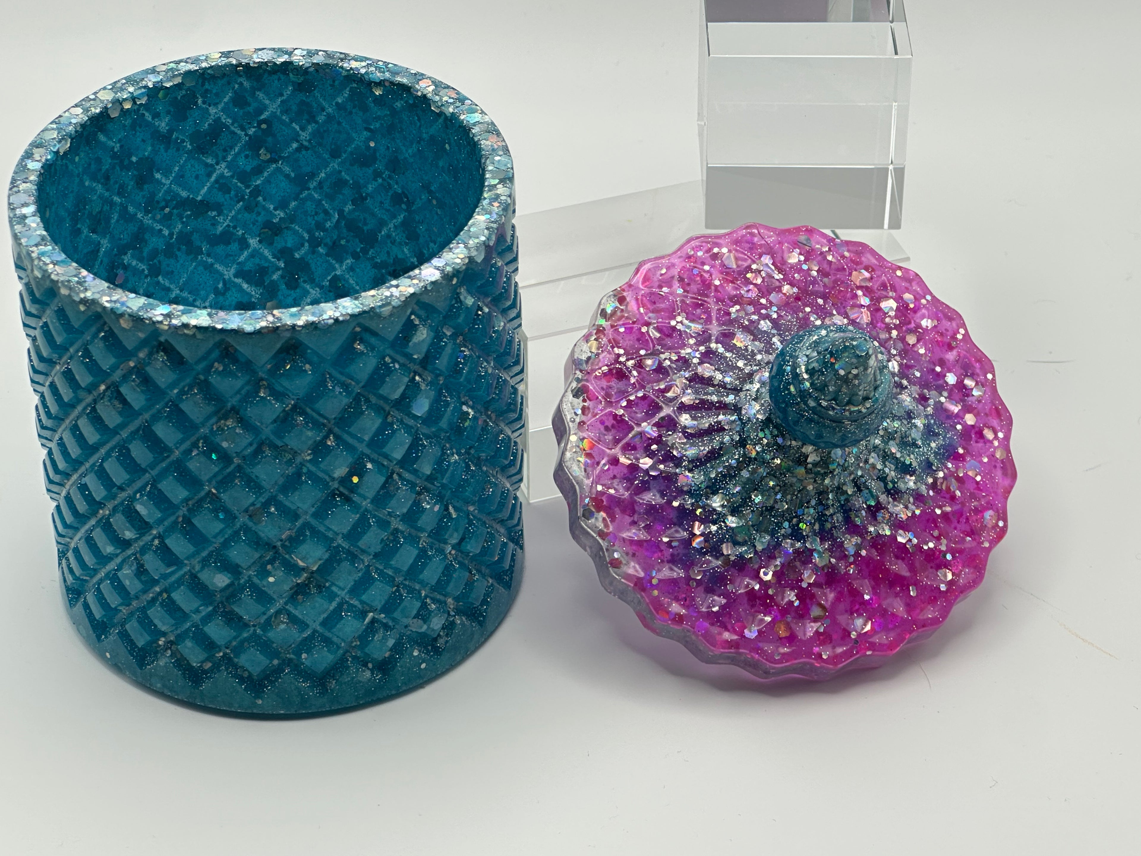 Decorative containers with lid
