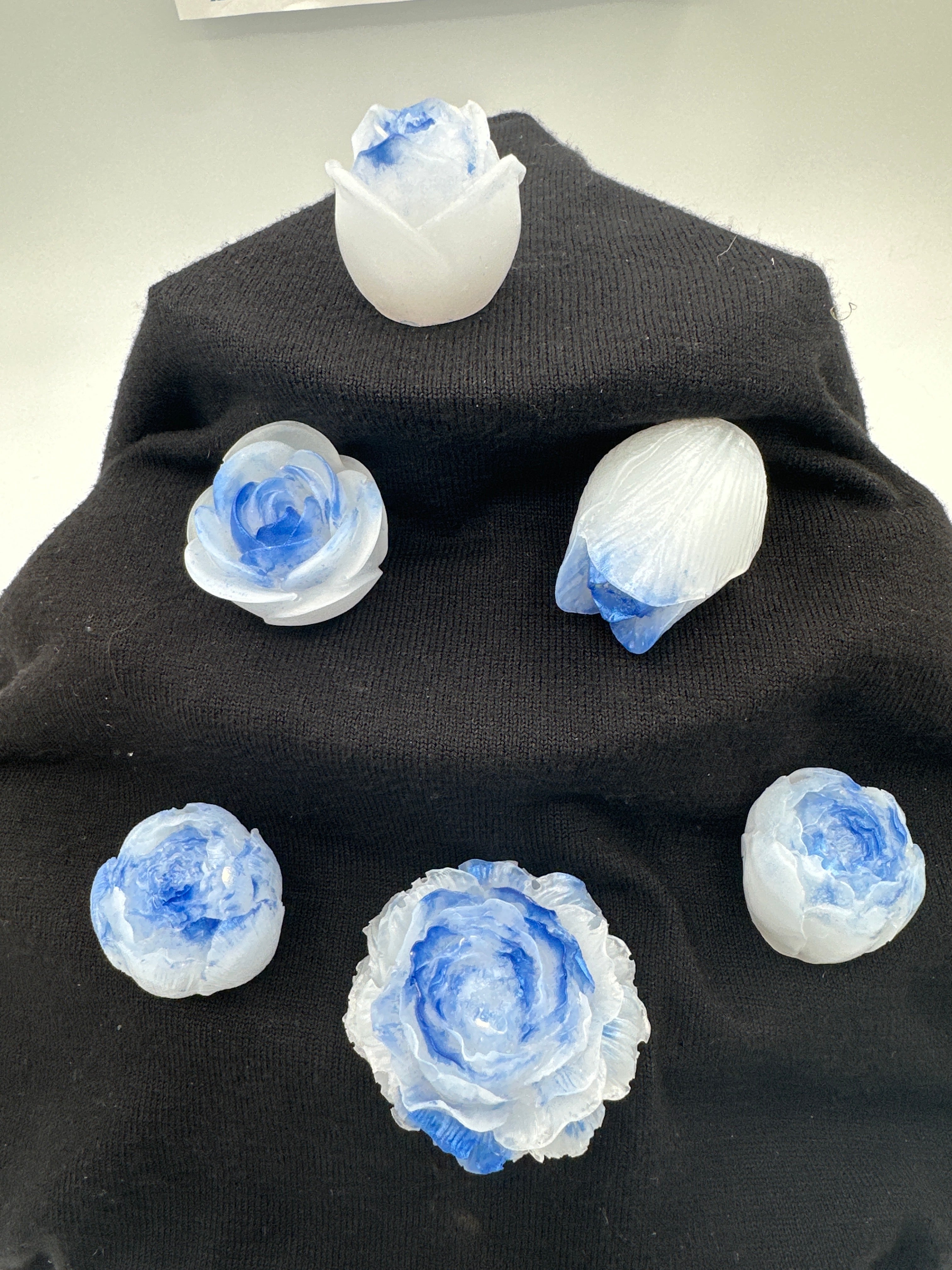 Roses 6  / white with blue tips. /Item 1