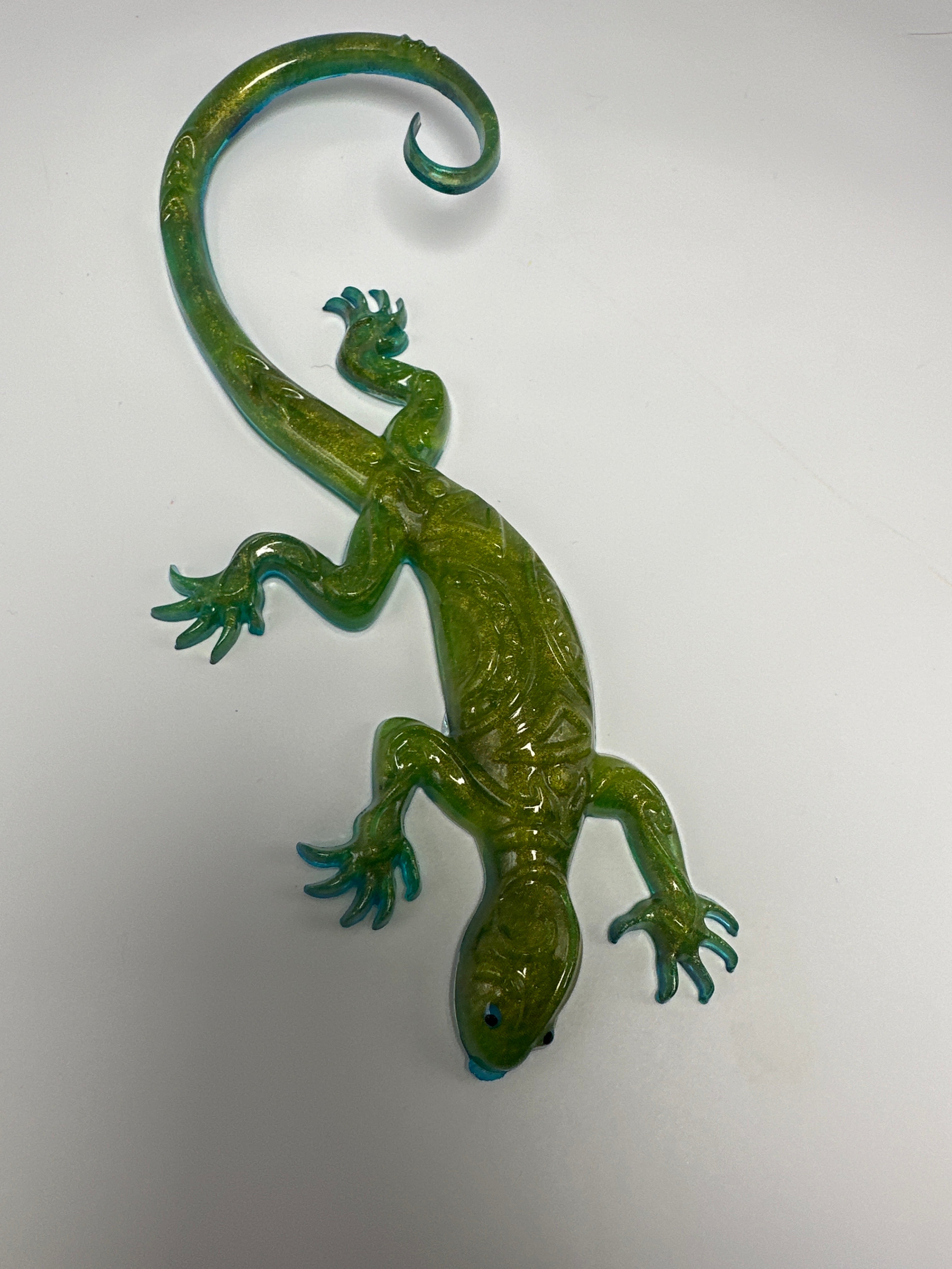 Lizard green and blue aqua. Tongue out. Item 107