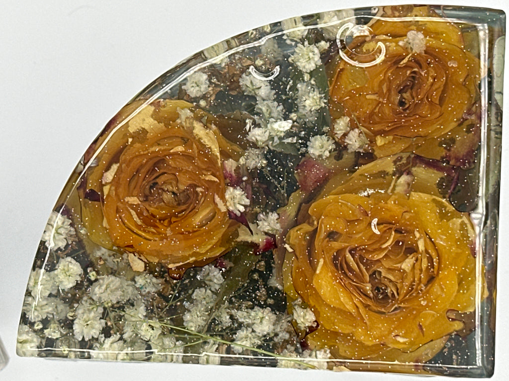 Book ends set/dried flowers, yellow roses and babies breath/￼weight 3 lb 22 ounces/ Item 102