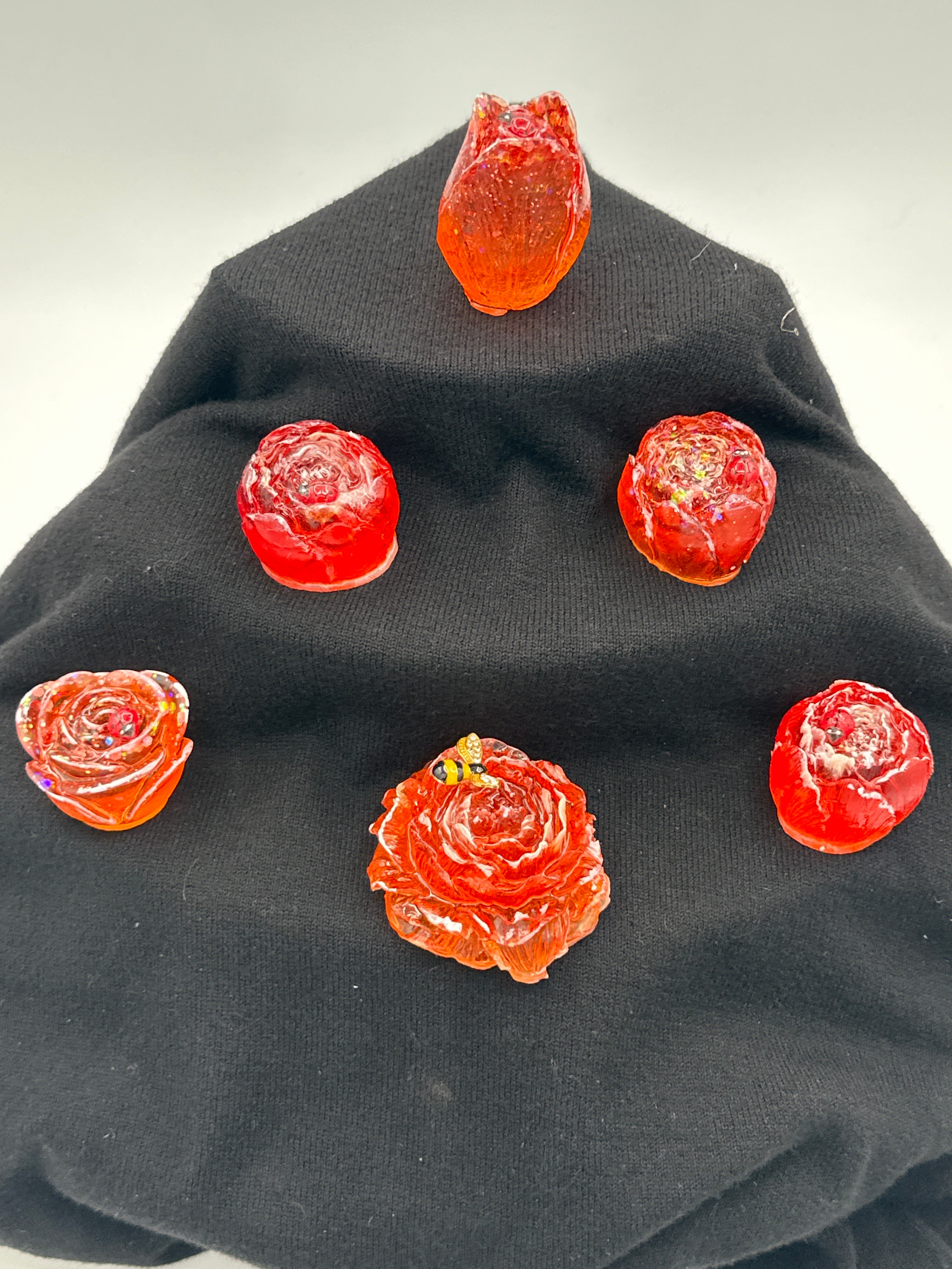 Roses/orange/white tips/bumblebee/ladybugs/item 4