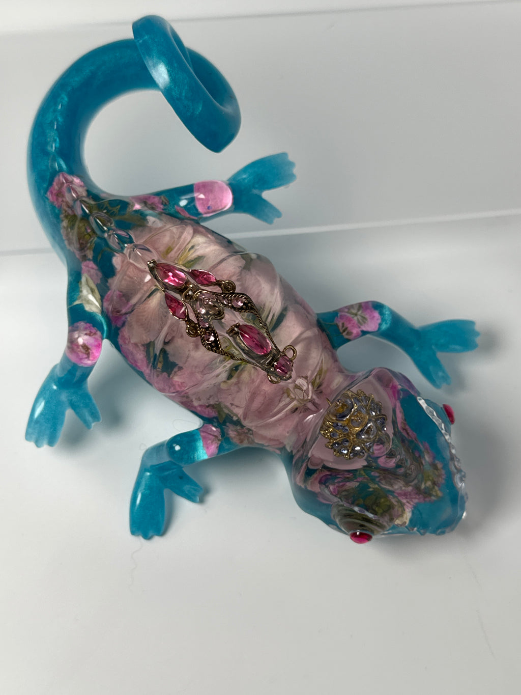 Gecko Aqua with pink flowers and pink/ purple jewels. Item 326