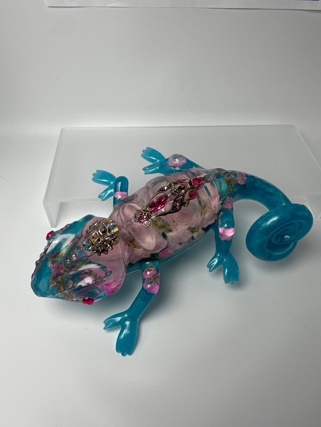 Gecko Aqua with pink flowers and pink/ purple jewels. Item 326