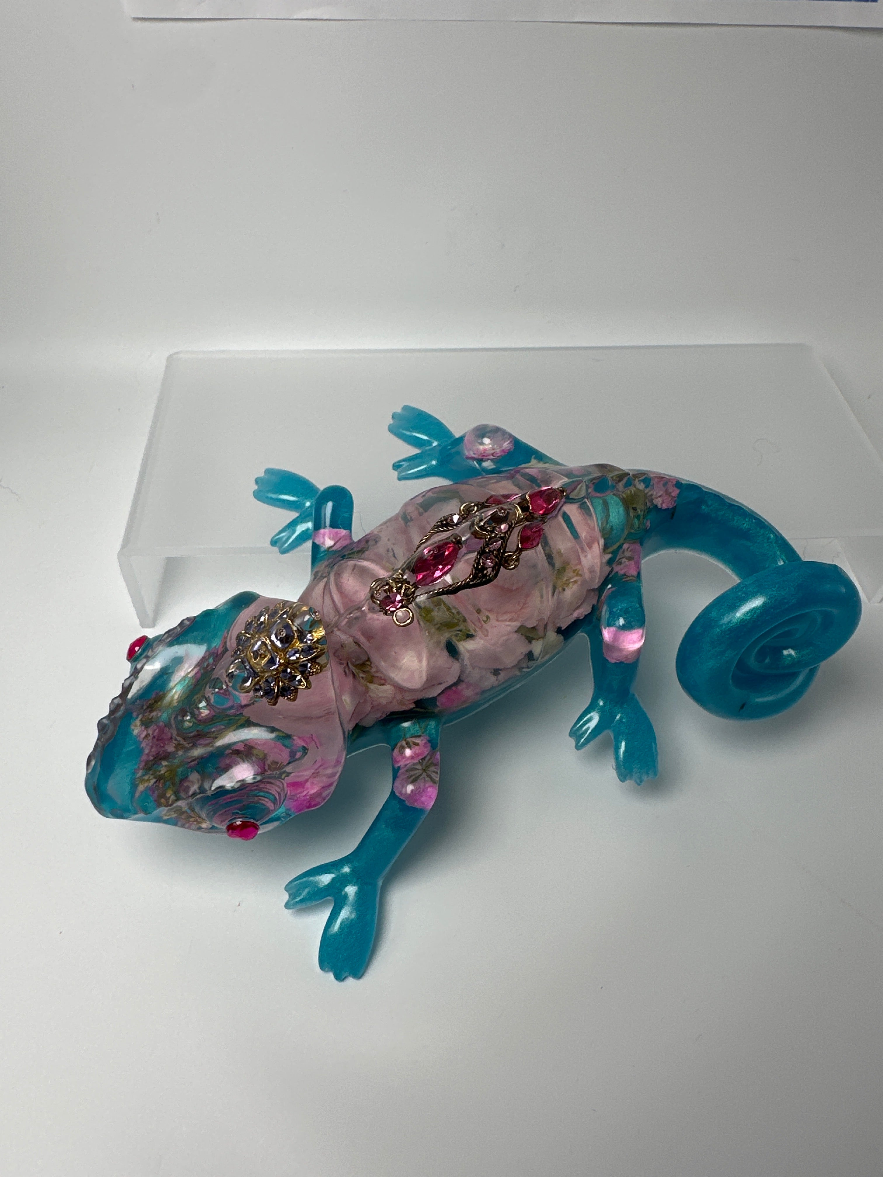 Gecko Aqua with pink flowers and pink/ purple jewels. Item 326