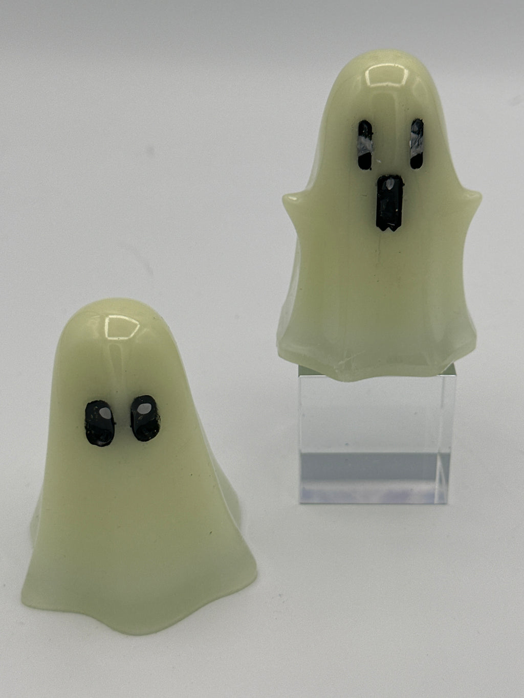 Ghosts set of 2 / Glow in the dark