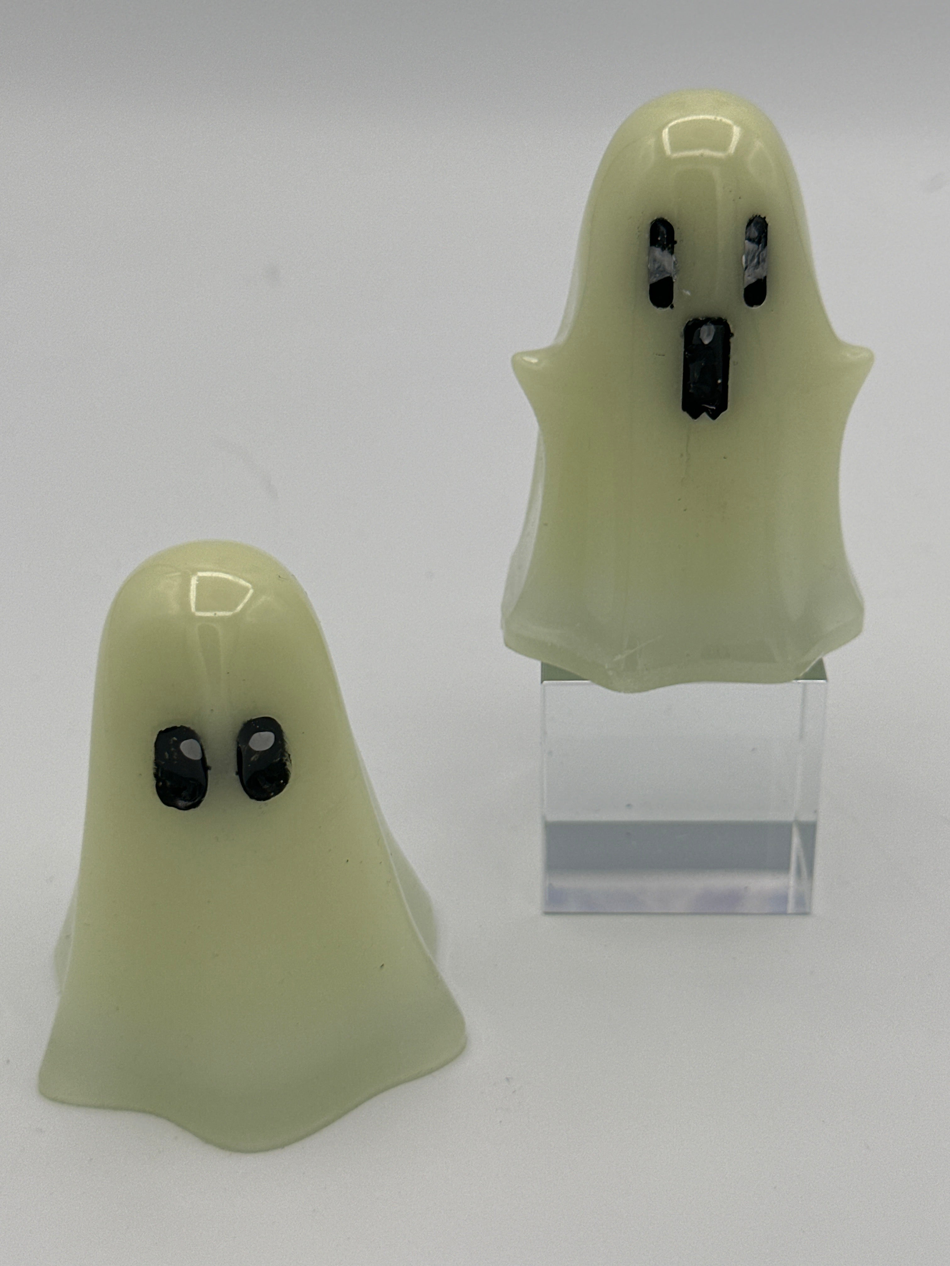 Ghosts set of 2 / Glow in the dark