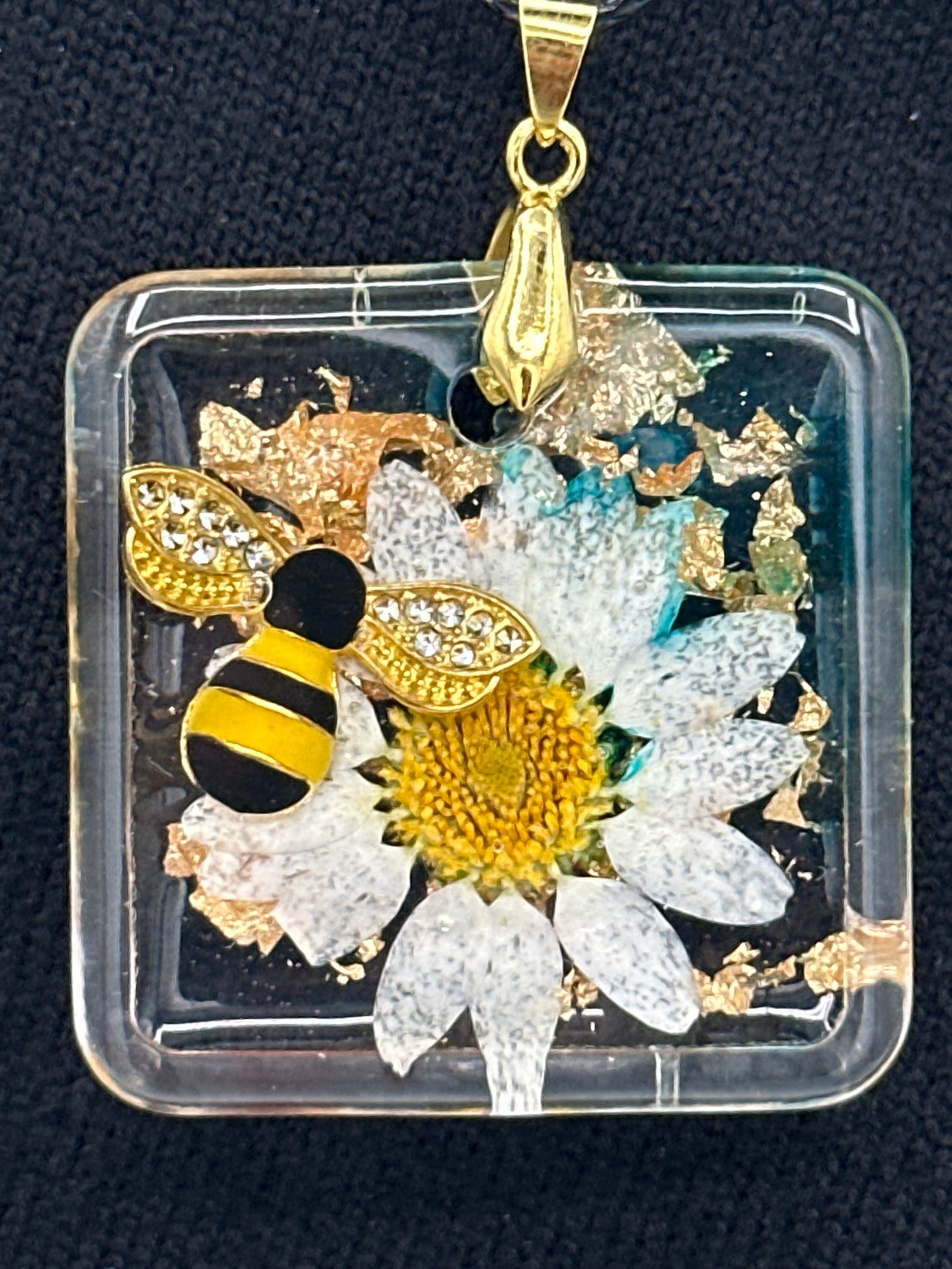 Pendant/1.5 in floral with bumblebee item 37