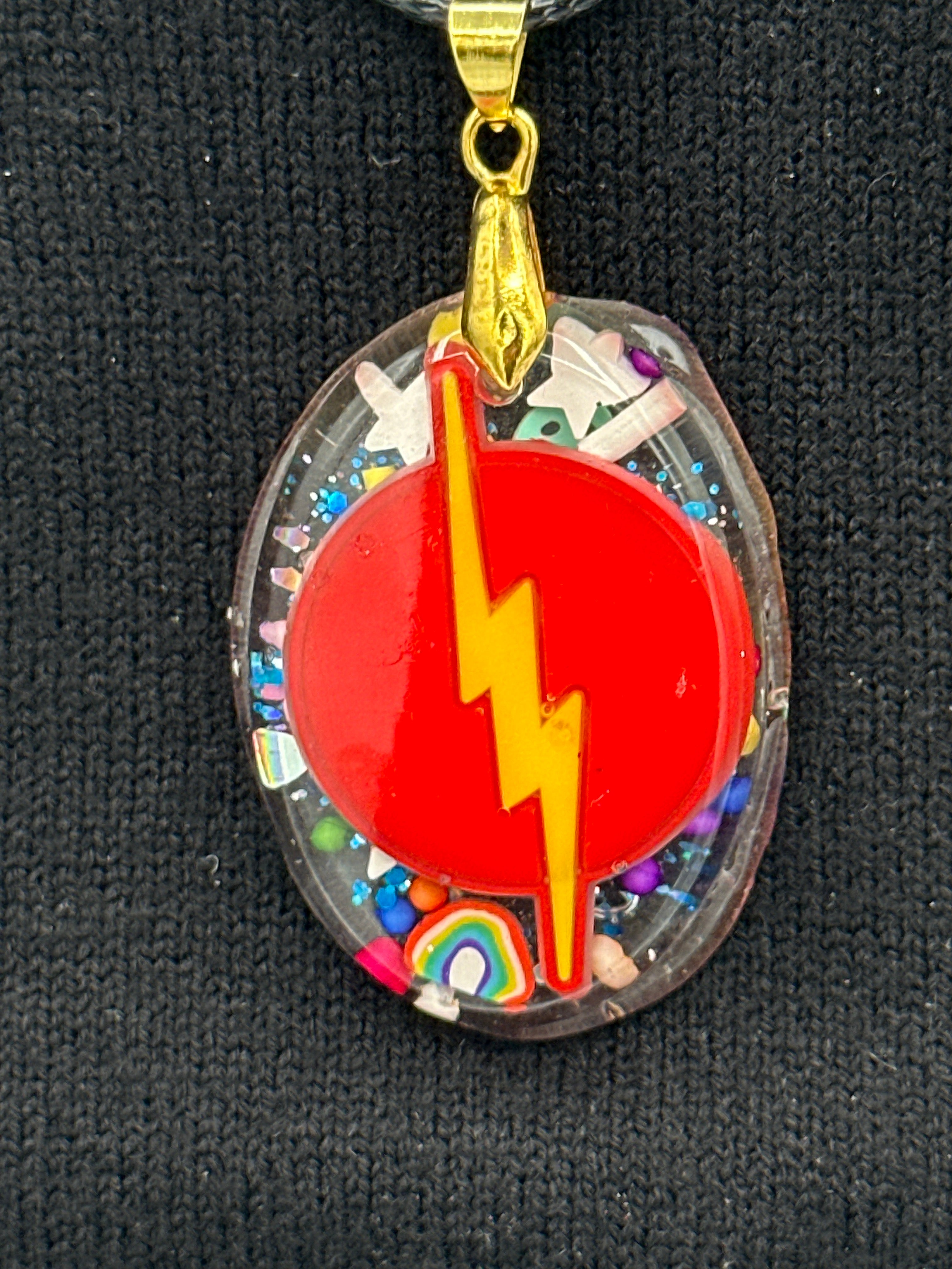 Pendant / 2 inch / Lightening
item 30