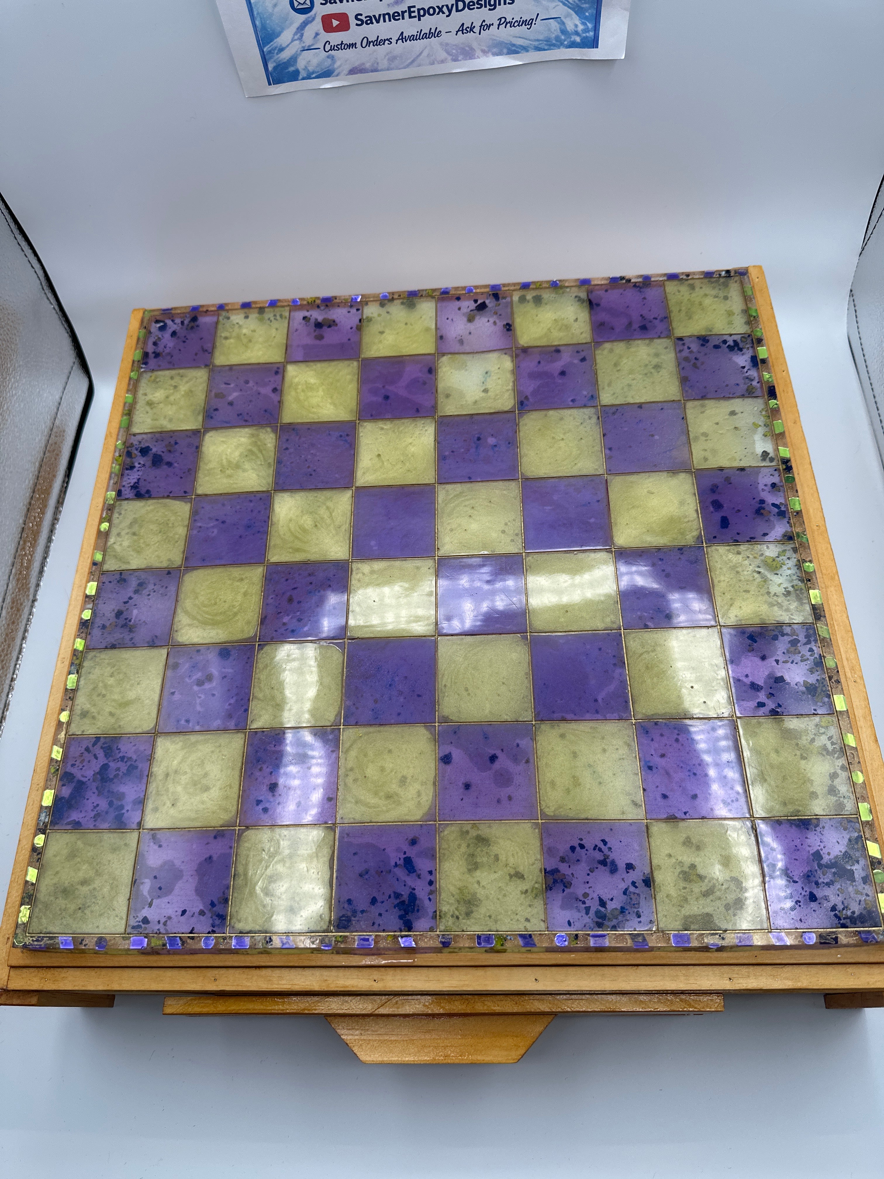 Chessboard / Professional Size / Purple and Yellow / Checker Pieces included as a gift.Weight / Item
