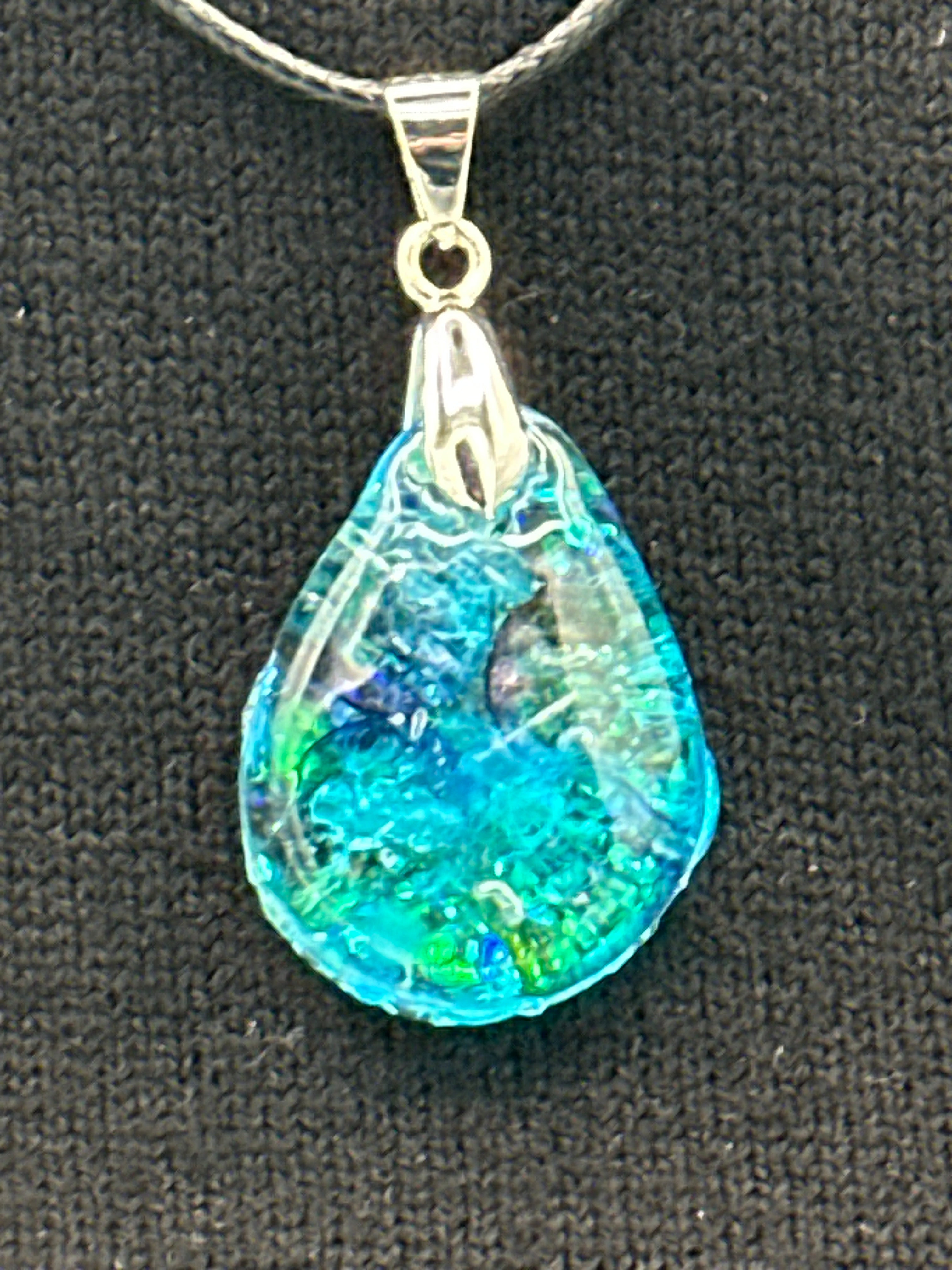 Pendant/ 1 inch / glitter/ iridescent pearls

item 21