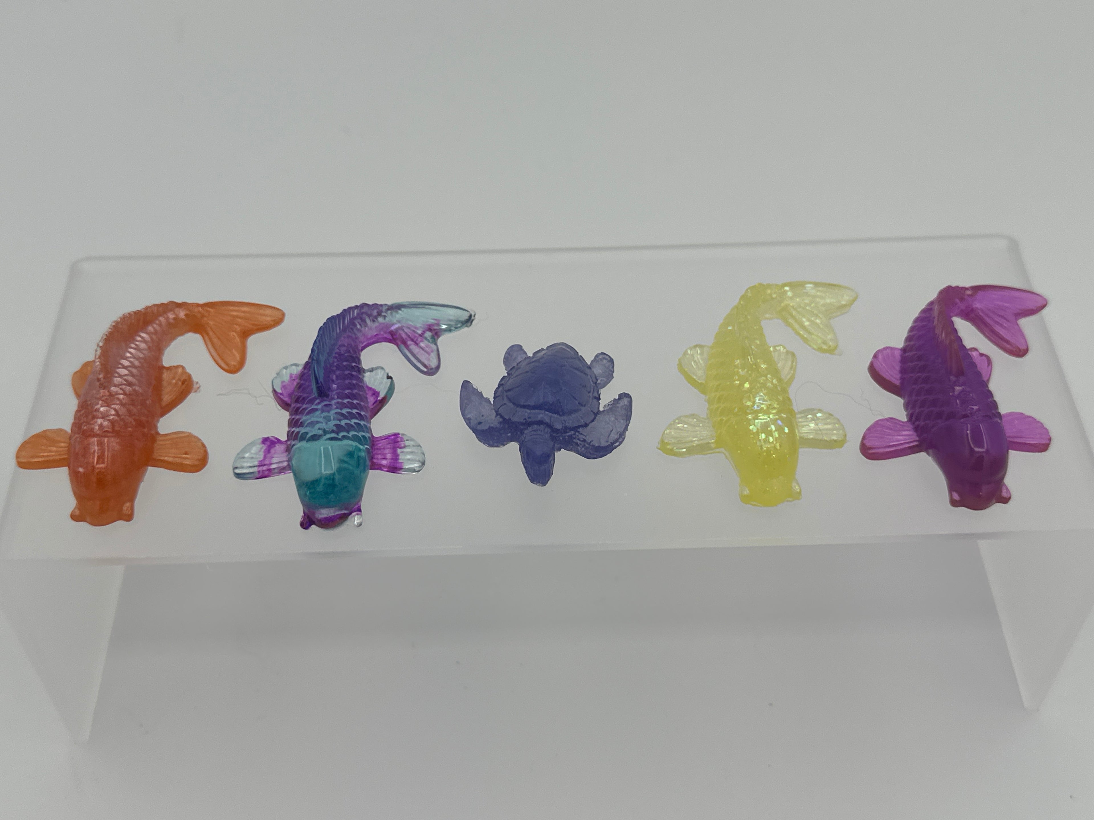 4 fish 1 turtle/ miniature/ various colors/ Weight 1.5 oz / Item 331
