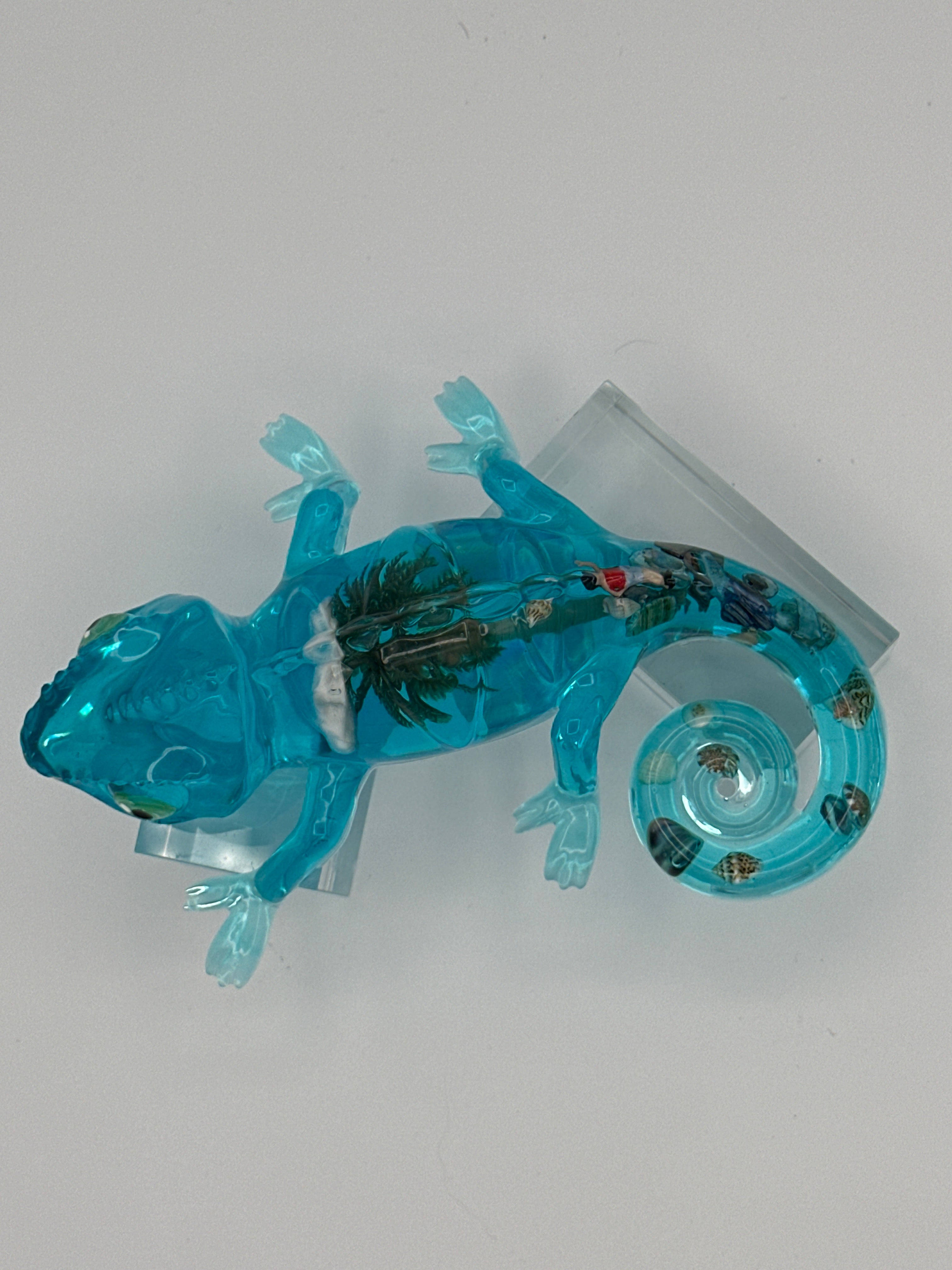 Gecko / aquamarine /palm tree scene/wait 6.9 ounces item 240