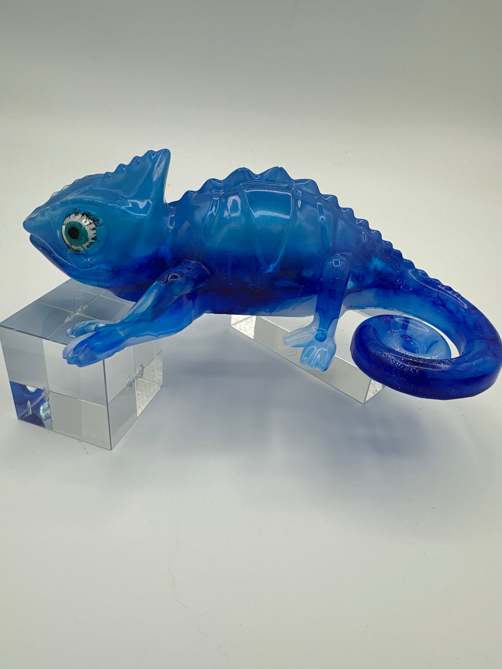 Gecko / blue-smoke /weight 6.9 ounces /item 321