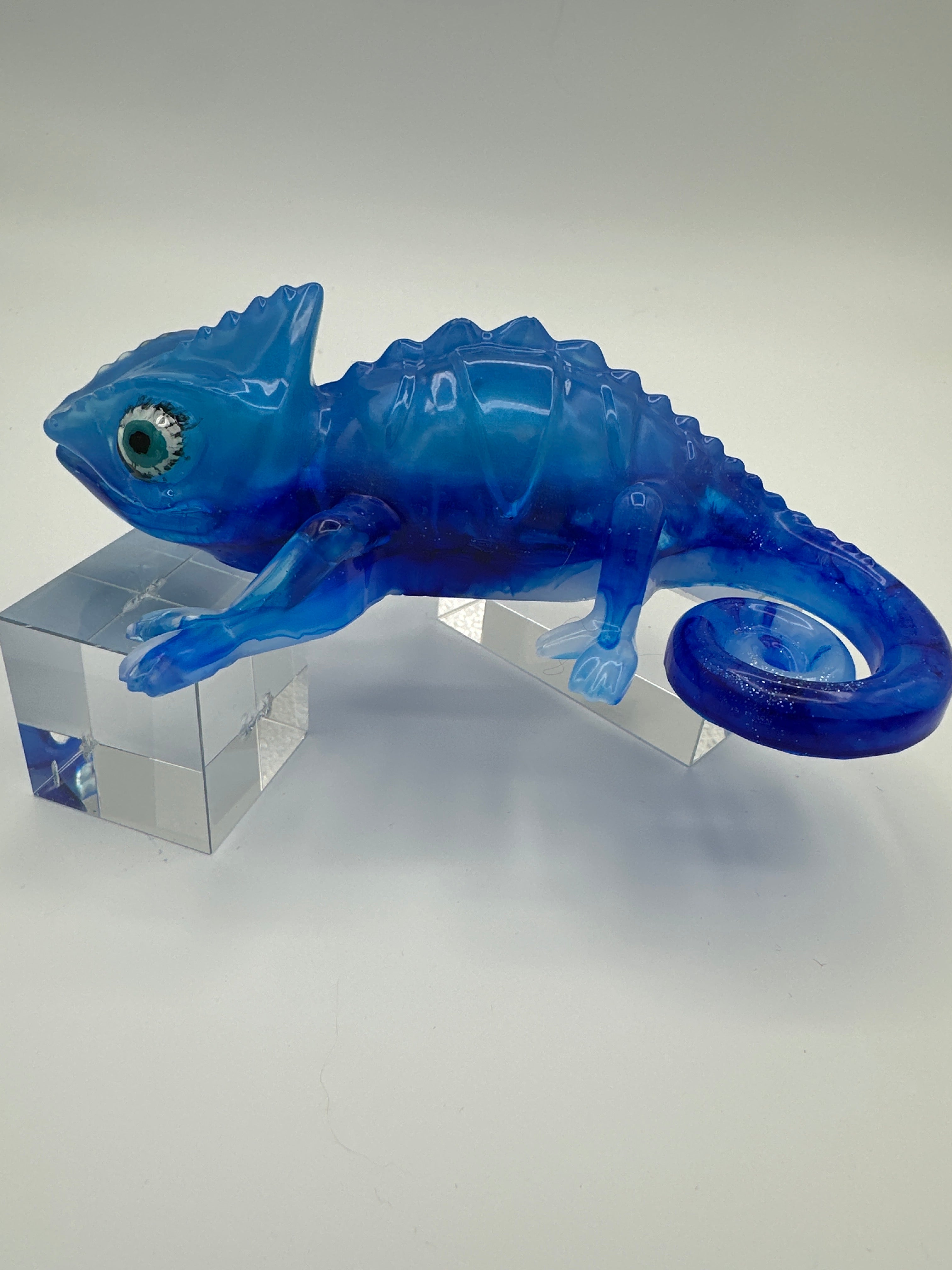 Gecko / blue-smoke /weight 6.9 ounces /item 321