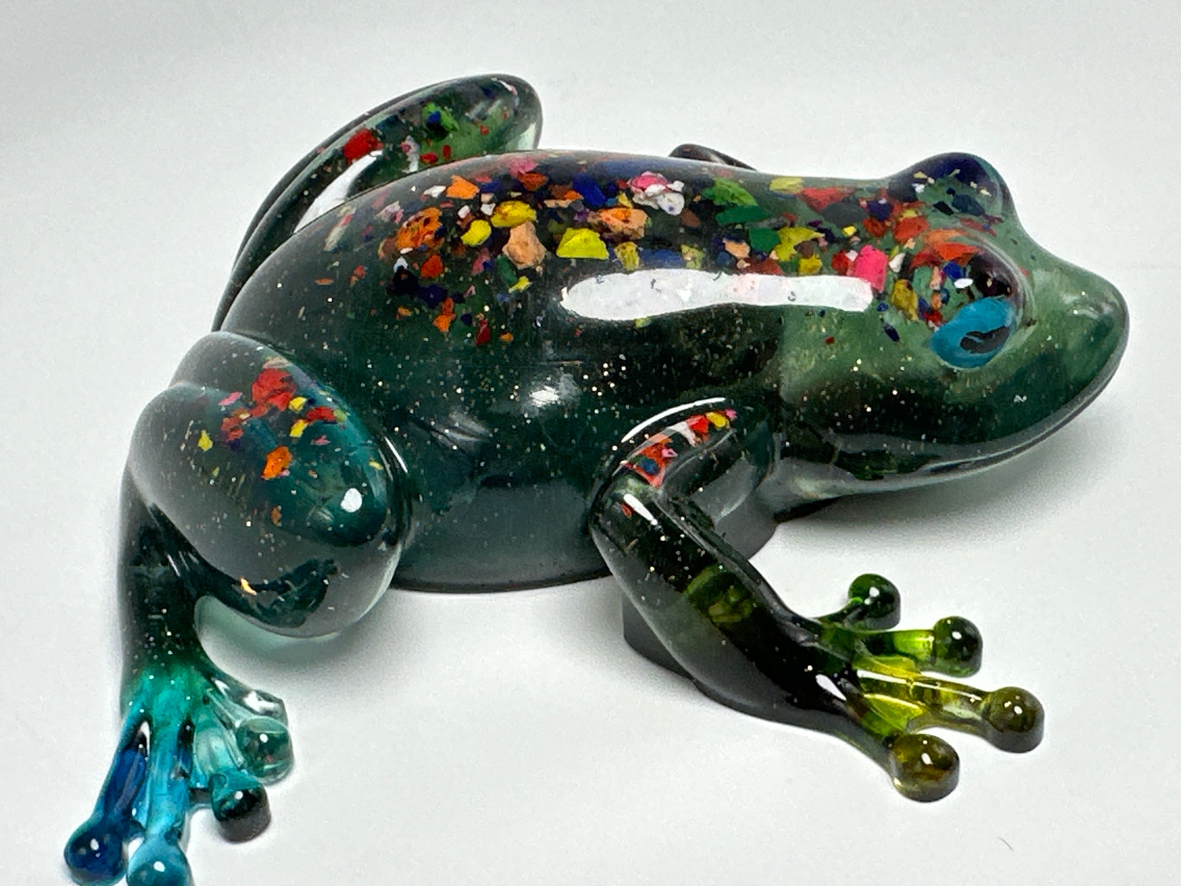 Frog Fancy / green / crayon / Fish Head / Item 51