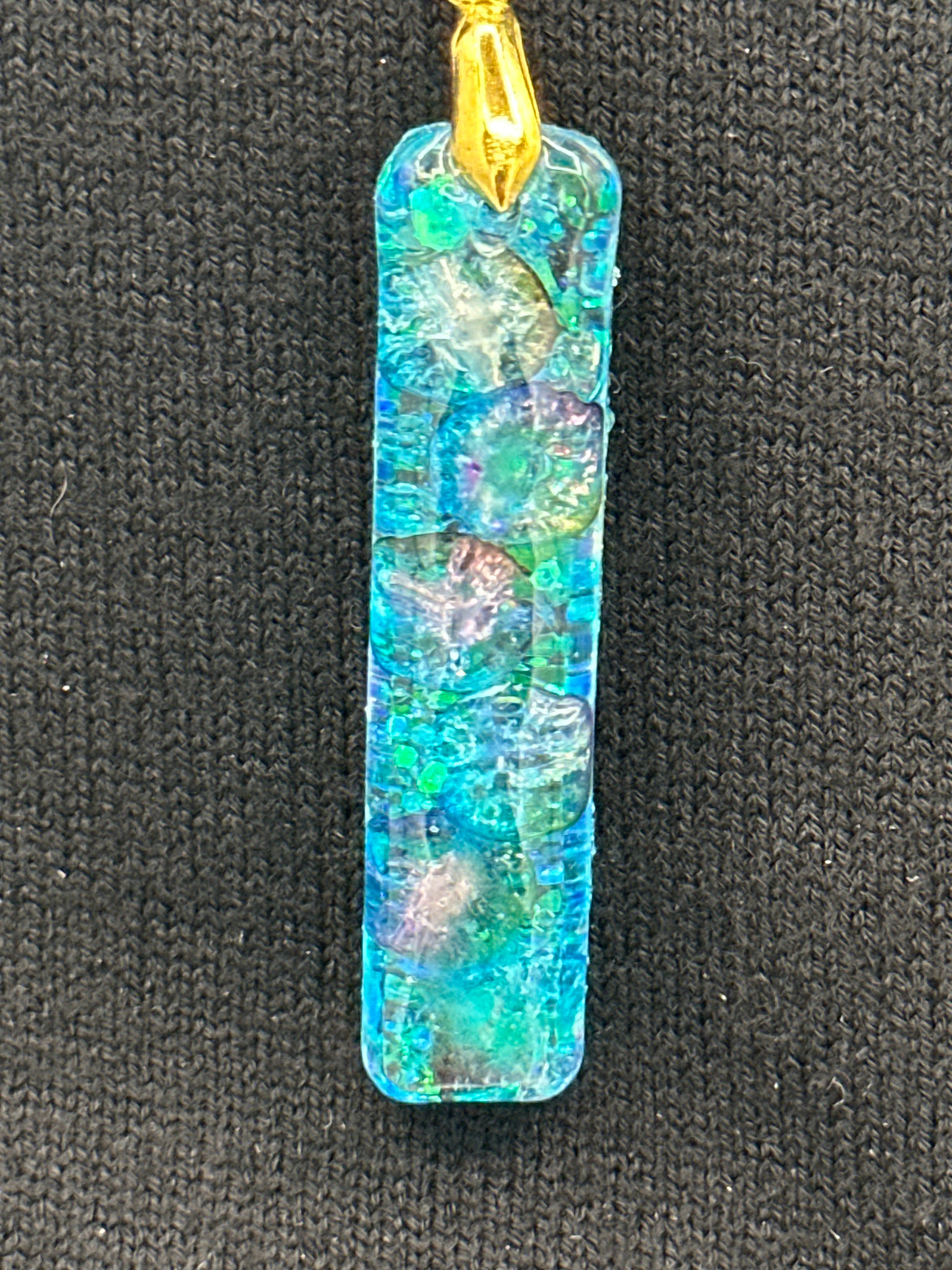 Pendant / 2 inch / glitter/ iridescent pearls

item 20