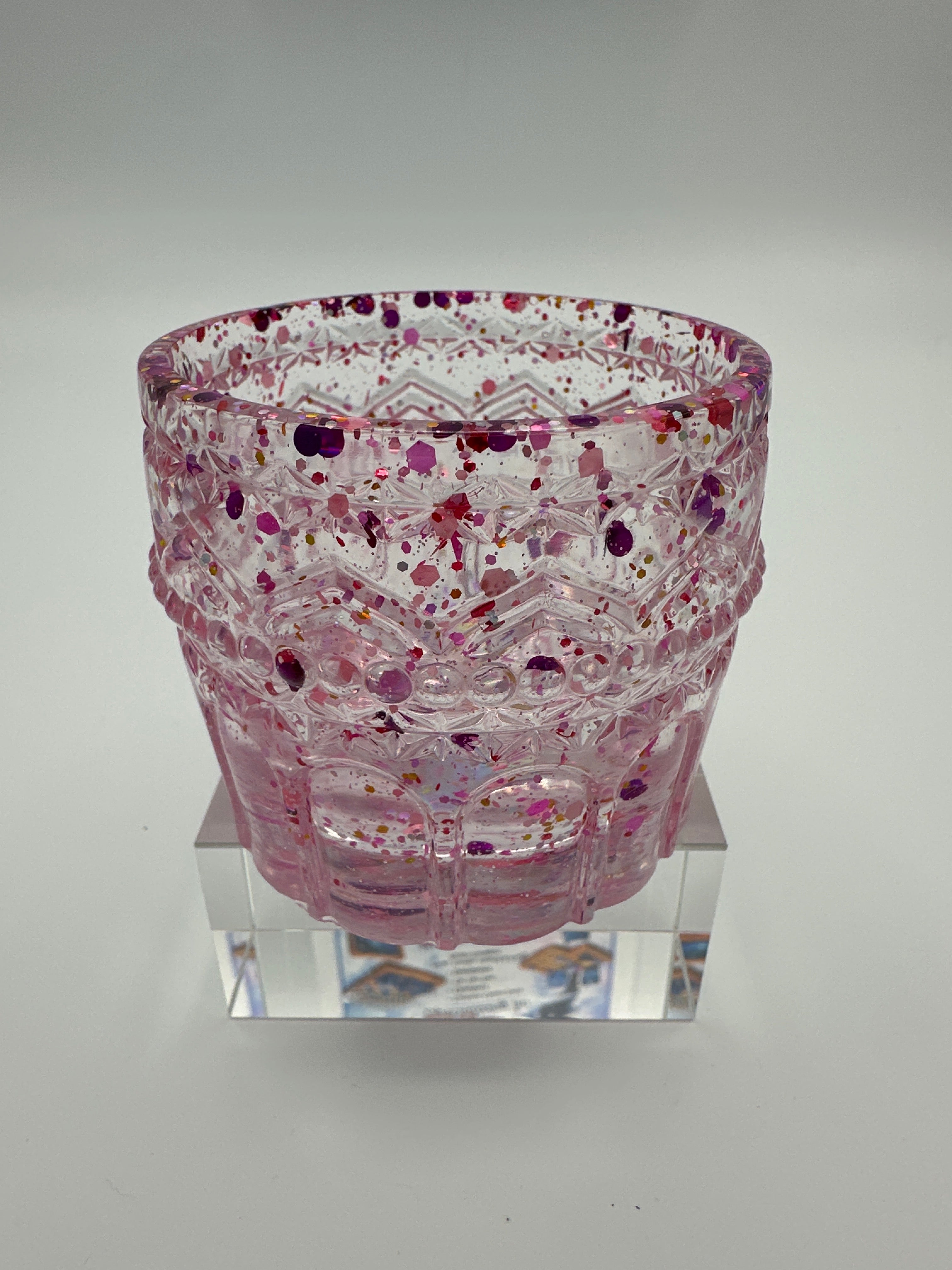 ￼ Small decorative  cup /2 and three-quarter inches tall/chunky pink glitter/weight 4.4 ounces /item 167 ￼