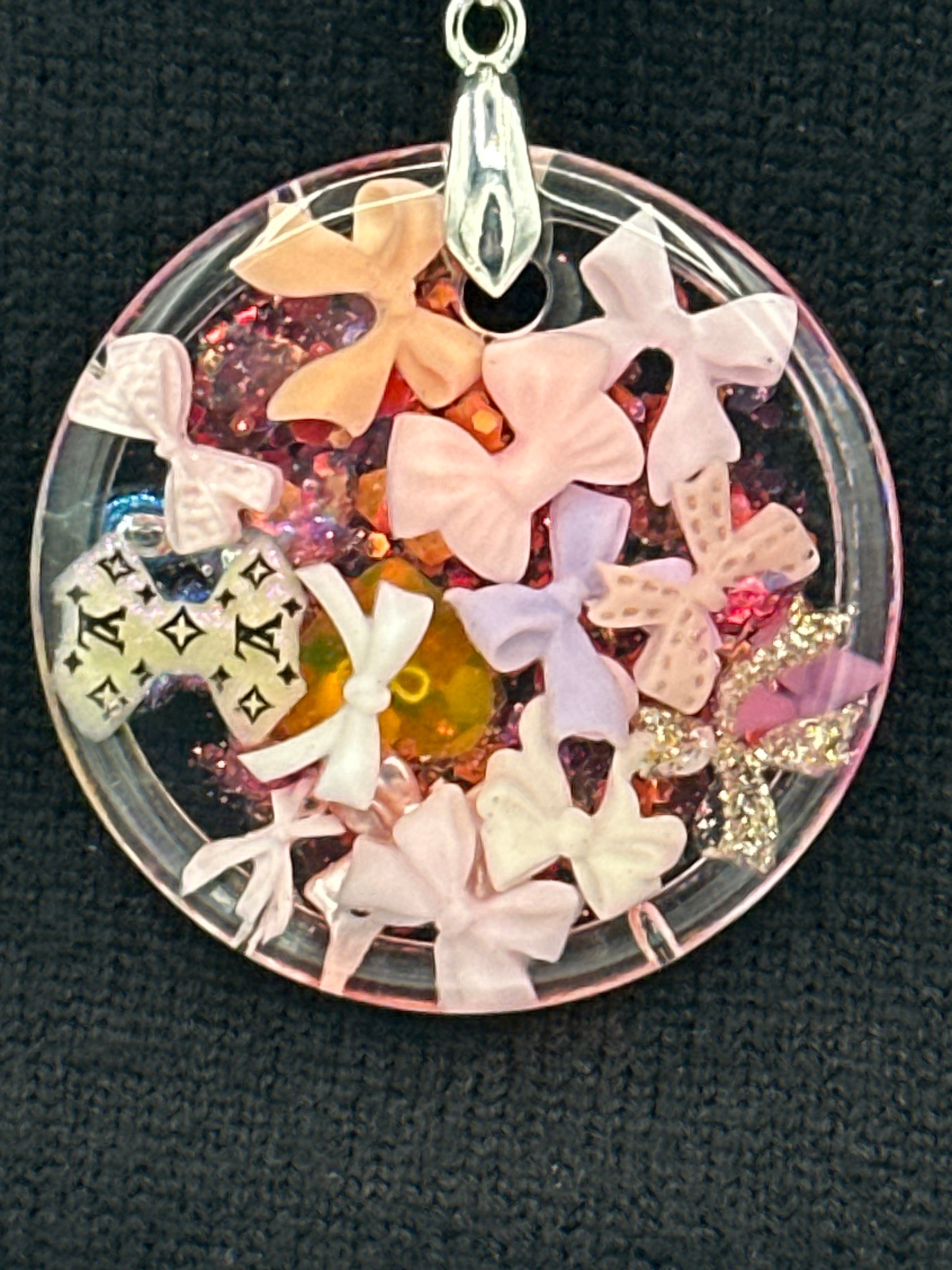 Pendant / 1.5 inch / glitter/ bows

item 15