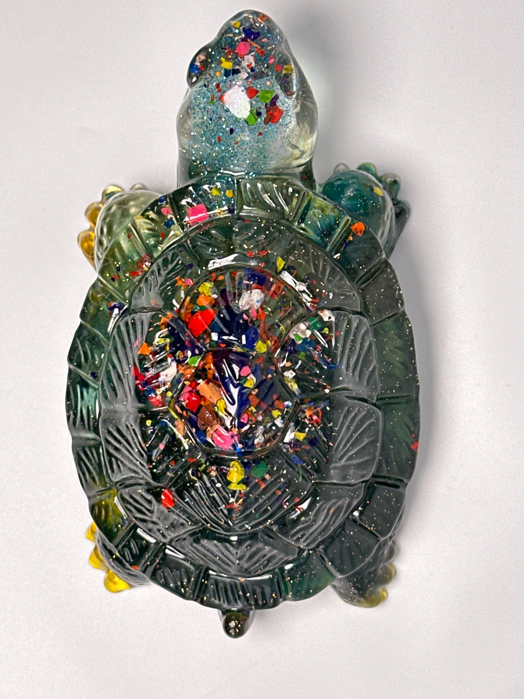 Ground Turtle / 5.5 inch /green, crayon shavings, fish head item 22