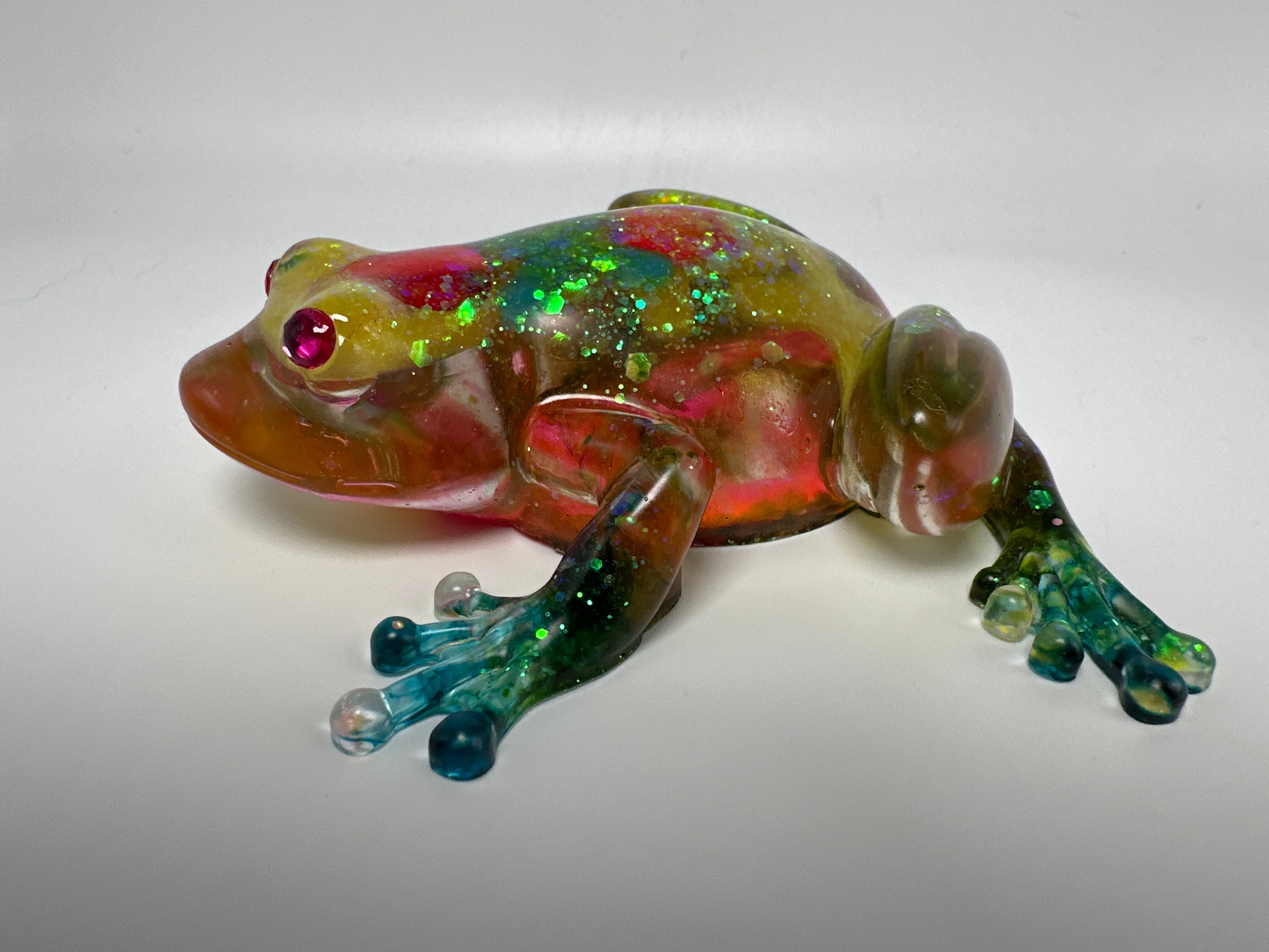 Frog Fancy x and O, / 4 inch /pink crystal eyes. Item 299