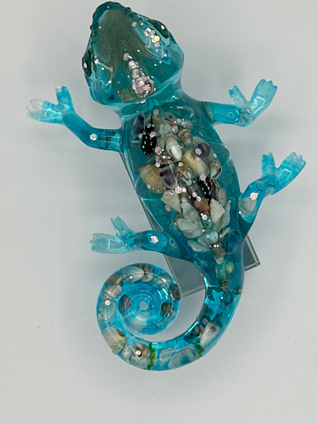 Gecko/aquamarine/seashell/chunky glitter/fish in head/weight is 7.2 ounces/item 69 ￼