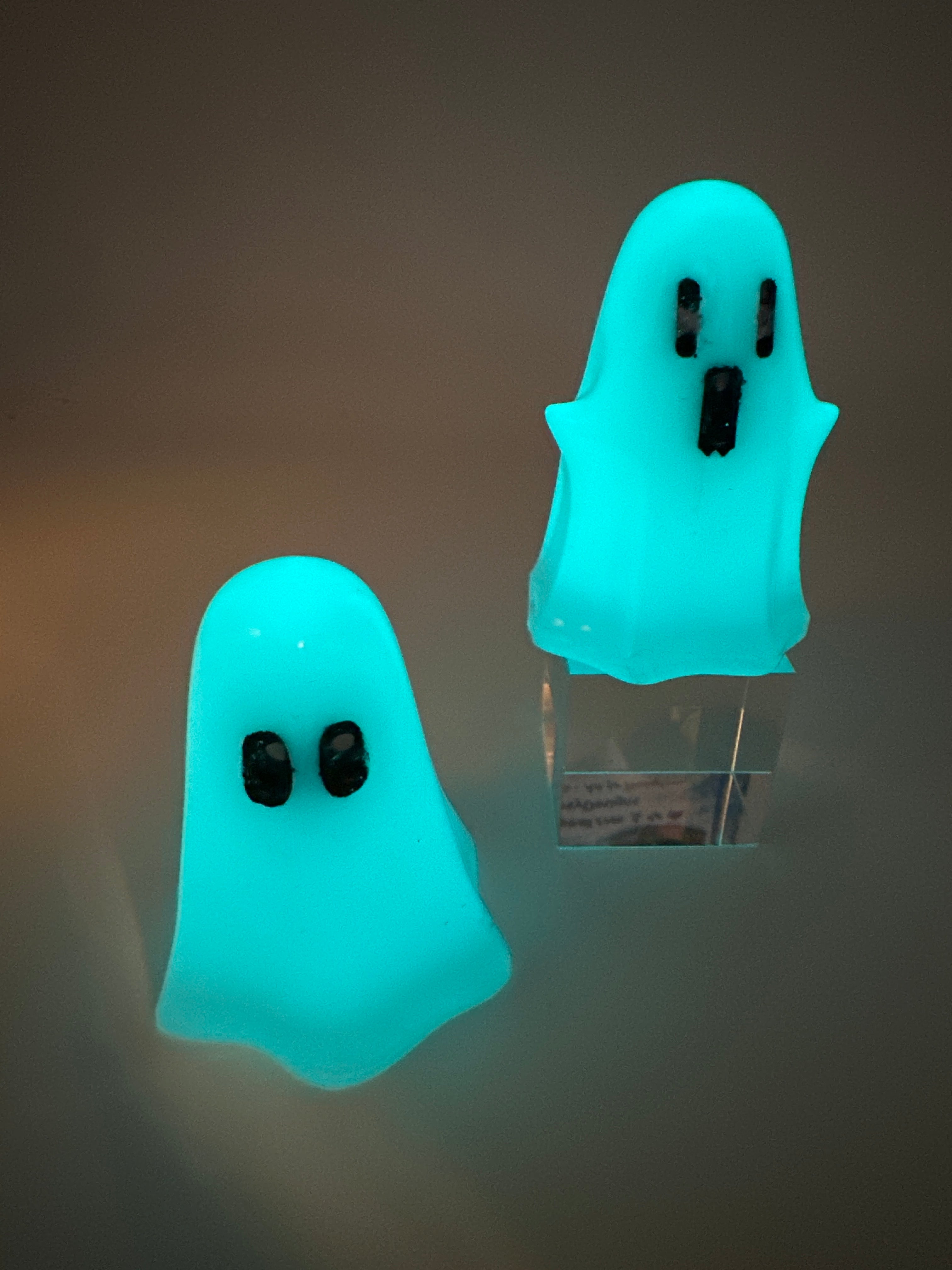 Ghosts set of 2 / Glow in the dark