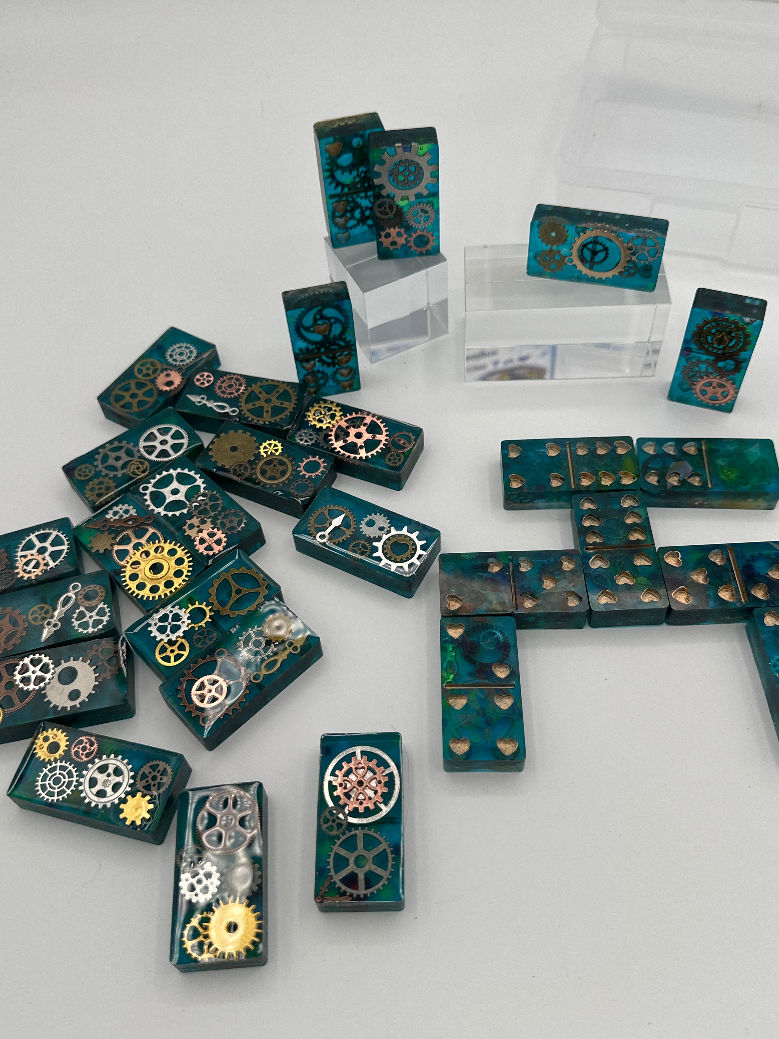 Domino’s/aquamarine/gear/item number 162