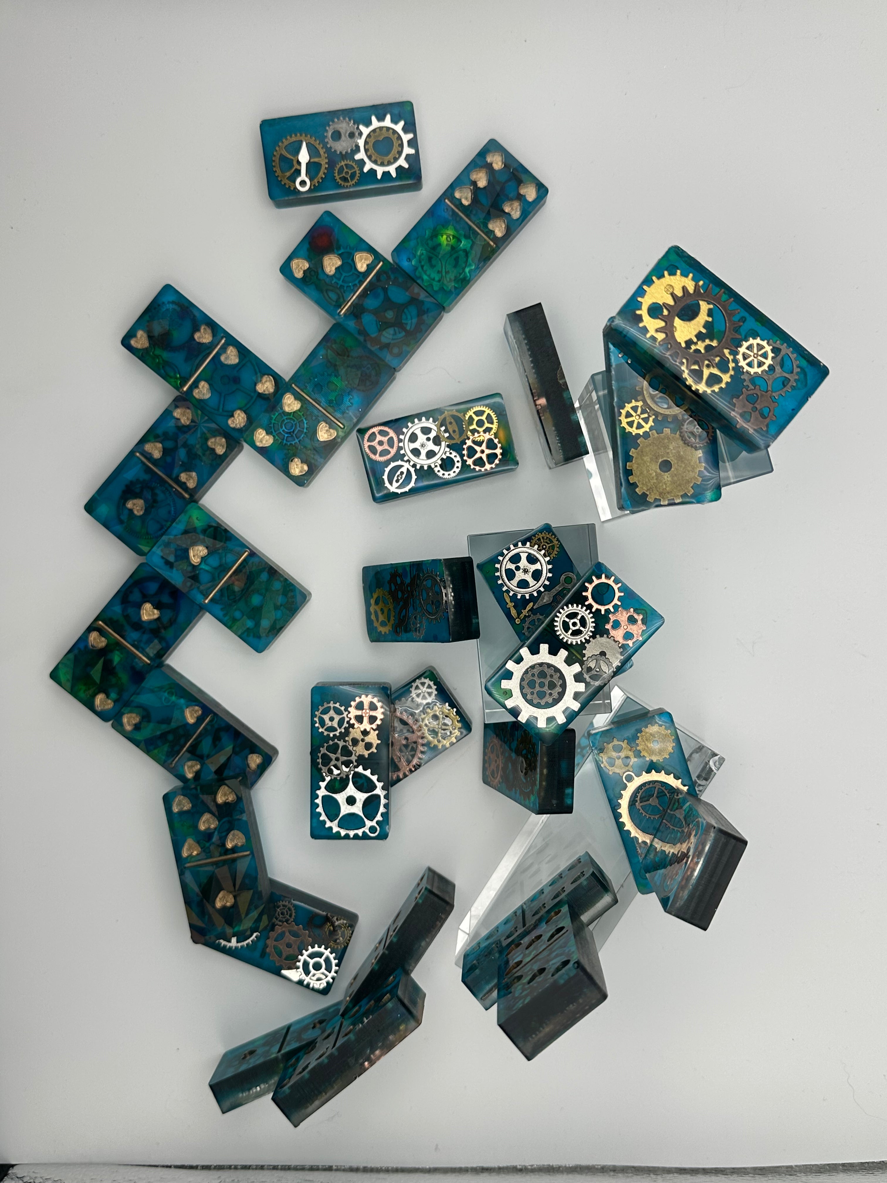 Domino’s/aquamarine/gear/item number 162