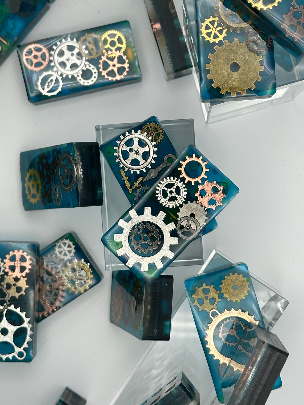 Domino’s/aquamarine/gear/item number 162
