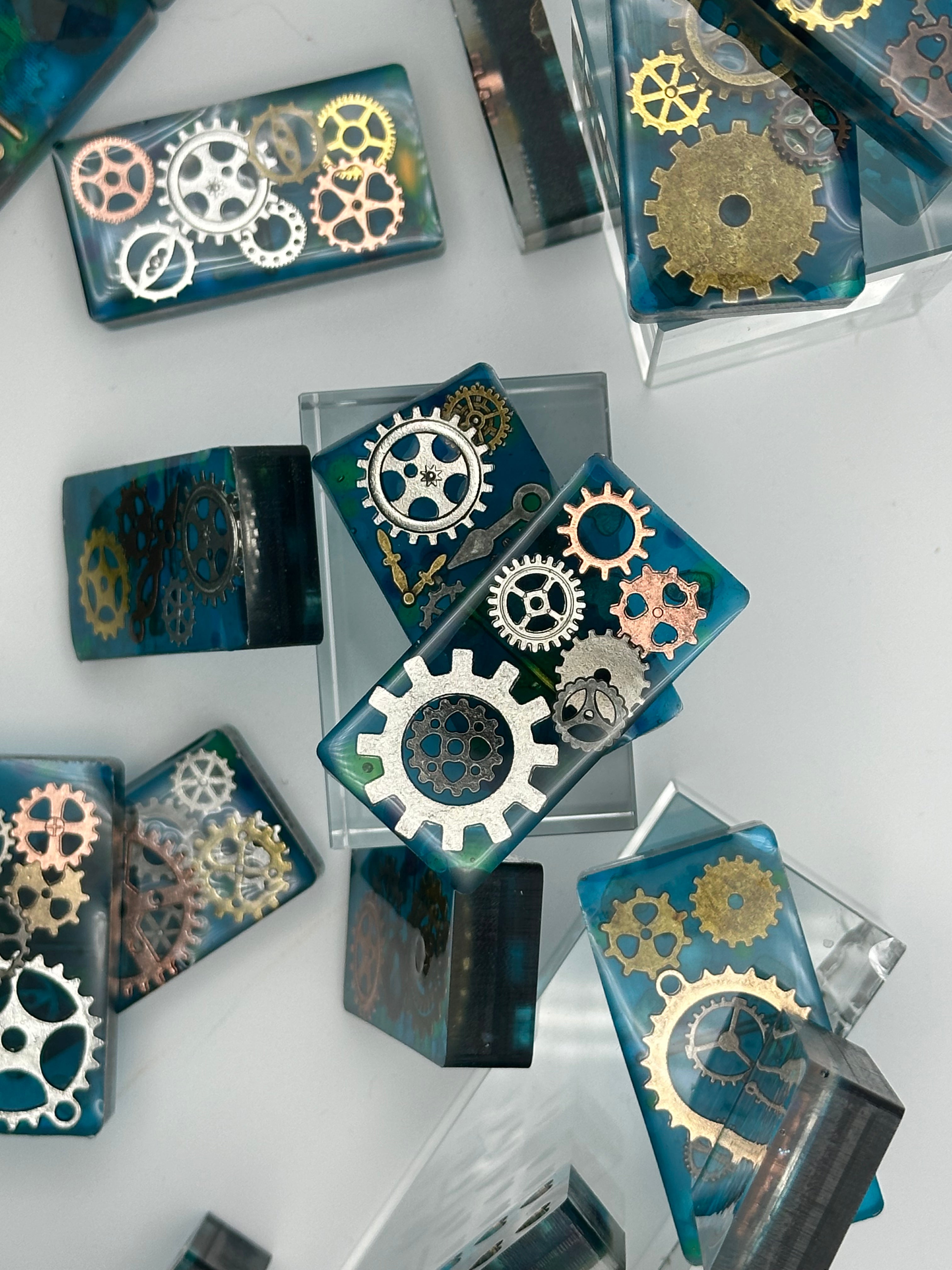 Domino’s/aquamarine/gear/item number 162