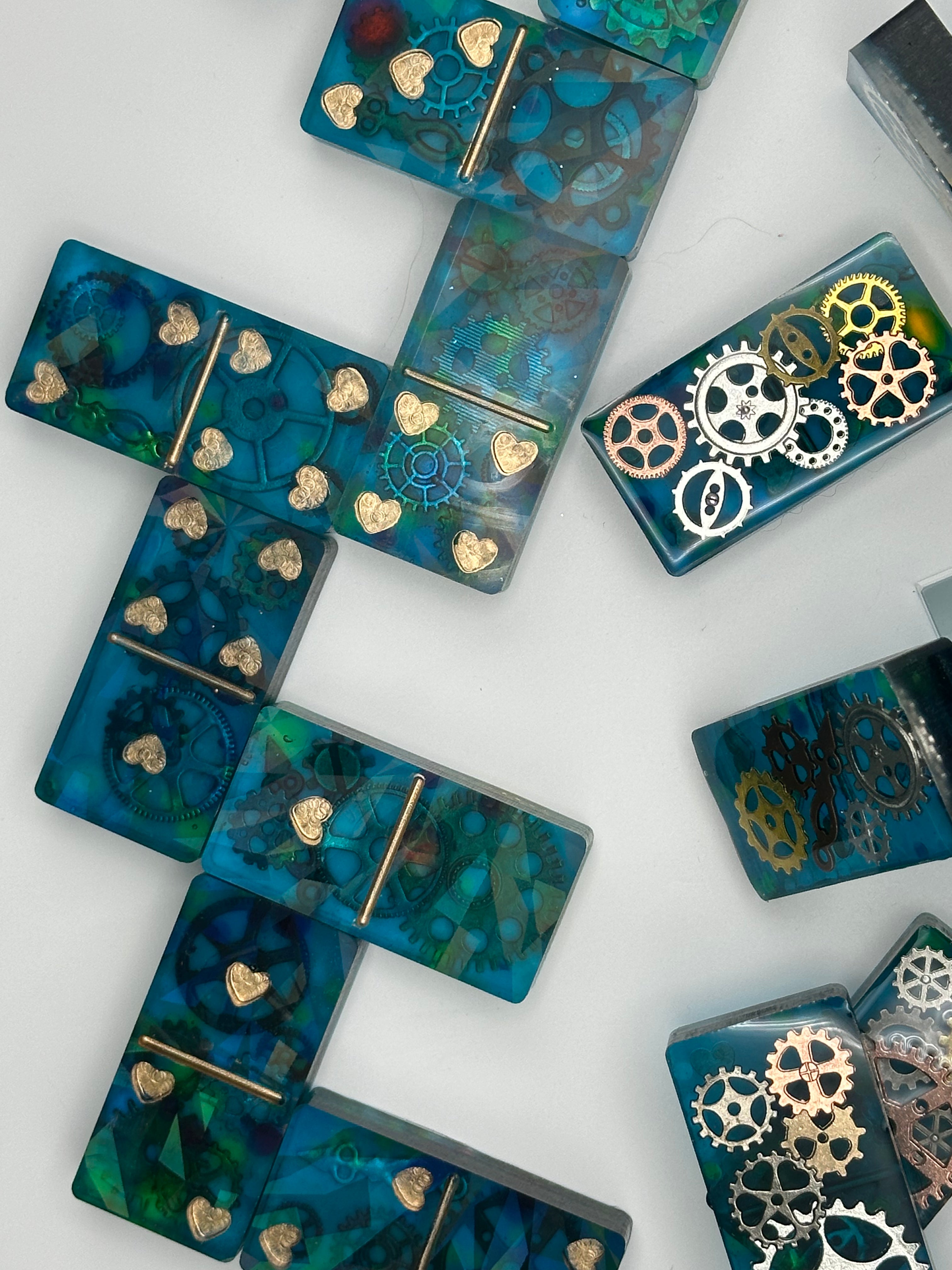 Domino’s/aquamarine/gear/item number 162