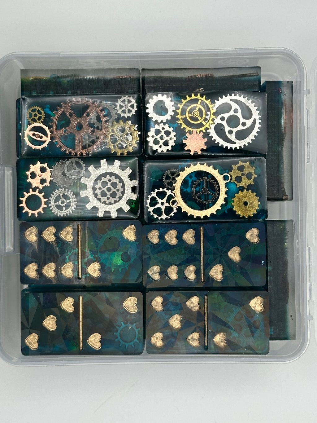 Domino’s/aquamarine/gear/item number 162