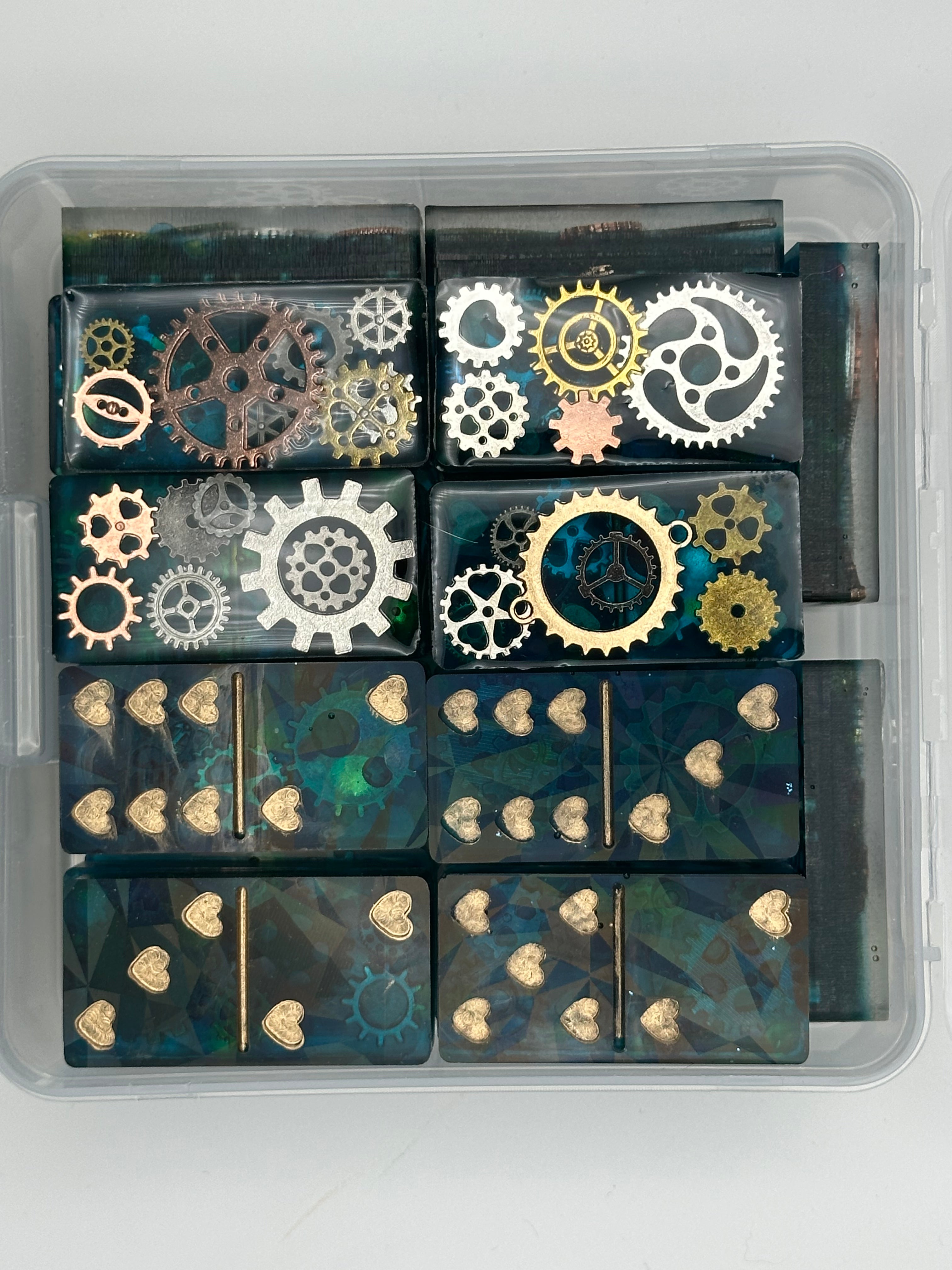 Domino’s/aquamarine/gear/item number 162