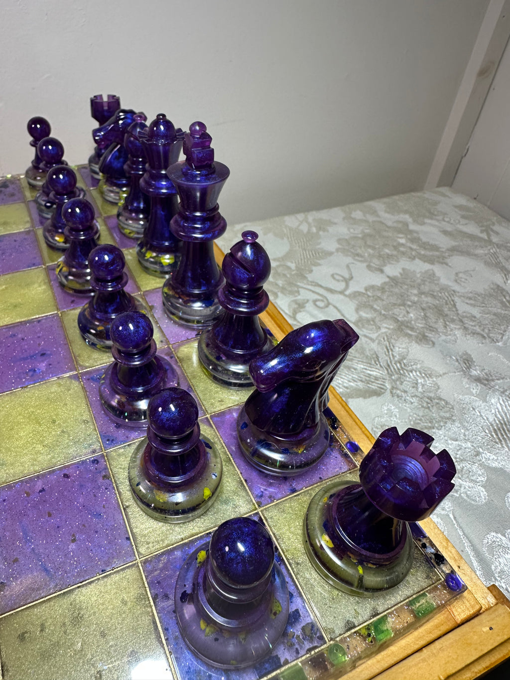 Chessboard / Professional Size / Purple and Yellow / Checker Pieces included as a gift.Weight / Item