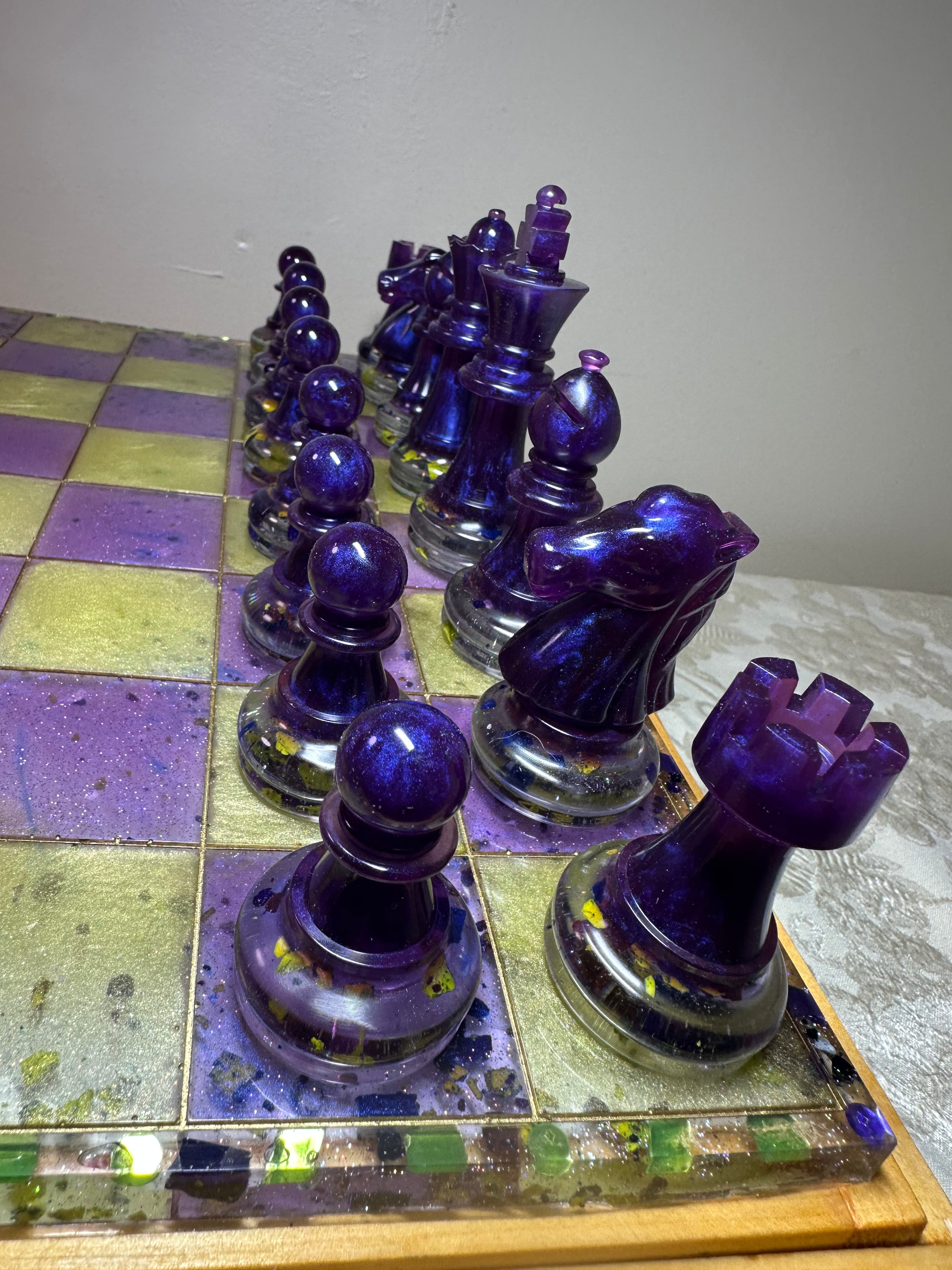 Chessboard / Professional Size / Purple and Yellow / Checker Pieces included as a gift.Weight / Item